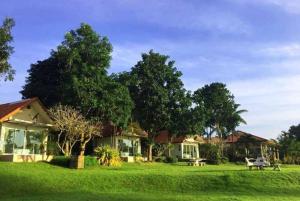 Vimannam Resort外面的花园