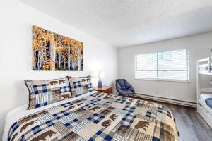 Postel nebo postele na pokoji v ubytování North Tahoe Nest