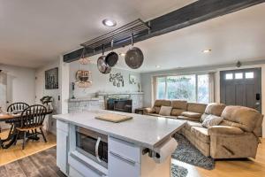 Ảnh trong thư viện ảnh của Seattle Area Getaway about 5 Mi to Puget Sound! ở Mountlake Terrace