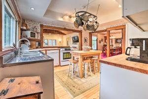cocina con electrodomésticos blancos y suelo de madera en Historic Gaylord Home in Heart of Downtown! en Gaylord
