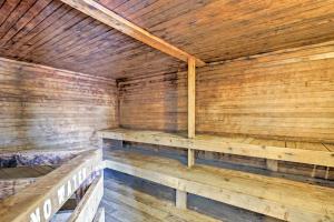 Mynd úr myndasafni af 2 Mi to Skiing Studio with Pool Access in Granby! í Granby