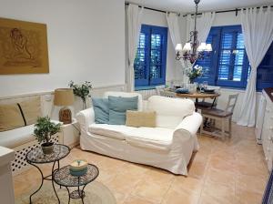 A seating area at Blue Home