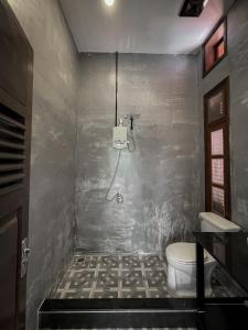 a bathroom with a shower and a toilet at Villa Vedici in Kampot