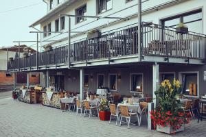 a restaurant with tables and chairs in front of a building at Die Burg in Donaueschingen