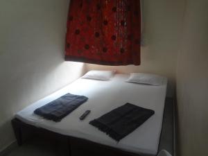 Postel nebo postele na pokoji v ubytování Hotel Rajmandir