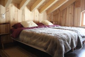 Tempat tidur dalam kamar di Chalet Pomme de Pin