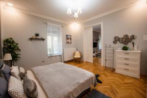 Posteľ alebo postele v izbe v ubytovaní Jacks's Home apartman - free parking