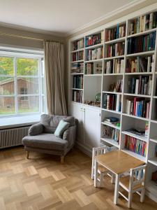 a living room with book shelves filled with books at Haus Donata in Fischerhude
