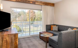 A seating area at Cherry Valley Hotel, BW Premier Collection