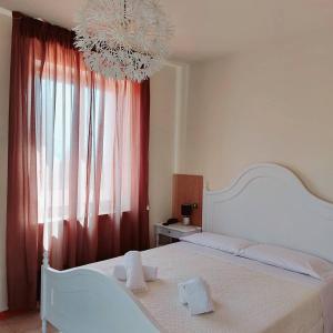 A bed or beds in a room at Hotel Valbella