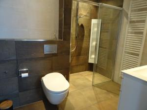 A bathroom at Kustverhuur, Appartement aan Zee, Port Scaldis 01061