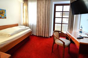 Postel nebo postele na pokoji v ubytování Gasthof Hotel zur Post
