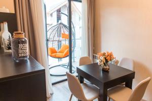 Snow Pine Suite - 4 Star Resort的休息区
