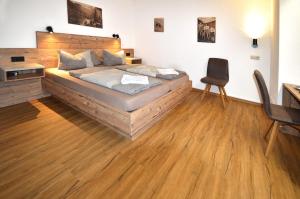 Postel nebo postele na pokoji v ubytování Gasthof Hotel zur Post