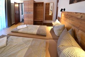 Postel nebo postele na pokoji v ubytování Gasthof Hotel zur Post