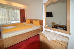 Postel nebo postele na pokoji v ubytování Gasthof Hotel zur Post