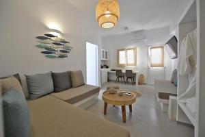 A seating area at Kleri's apartments 4