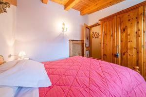A bed or beds in a room at Appartamento Paola