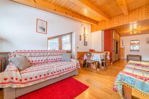 A bed or beds in a room at Appartamento Paola