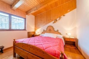 A bed or beds in a room at Appartamento Paola