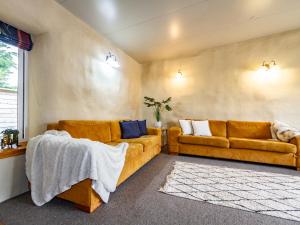 Gallery image of The Yellow Straw House - Rangataua Holiday Home in Ohakune