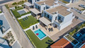 Bazén v ubytování villa GOLDEN ROSE nebo v jeho okolí