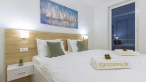 Postel nebo postele na pokoji v ubytování villa GOLDEN ROSE