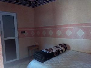 Lova arba lovos apgyvendinimo įstaigoje Room in Guest room - Gite Tawada - Happy Valley - Room for 2 People