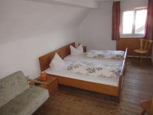 מיטה או מיטות בחדר ב-Hofgut Duerrenbuehl