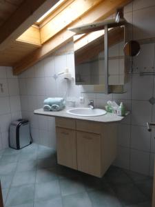 Koupelna v ubytování Haus Kristall + 37 fotografií