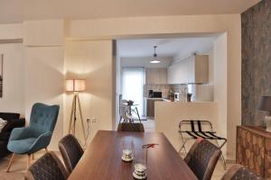 Η κουζίνα ή μικρή κουζίνα στο V Luxury Apartment 2 +10 φωτογραφίες