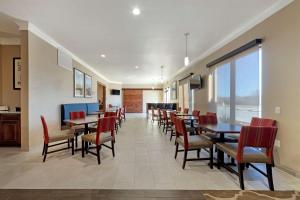 Foto da galeria de Comfort Inn & Suites Harrah 