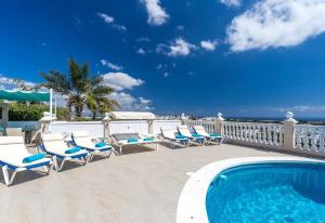 Πισίνα στο ή κοντά στο Exclusive villa with stunning view