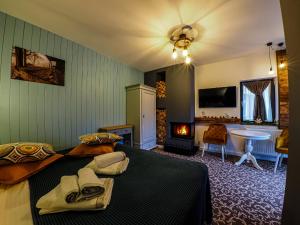 a bedroom with two beds and a fire place at Residence Rooms Bucovina in Câmpulung Moldovenesc