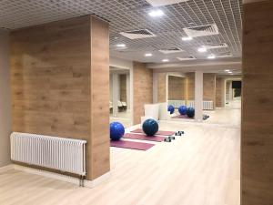 Das Fitnesscenter und/oder die Fitnesseinrichtungen in der Unterkunft V HOTEL TVERSKAYA