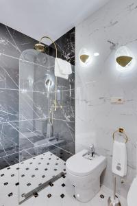 Ένα μπάνιο στο Mukhrantubani Boutique Hotel