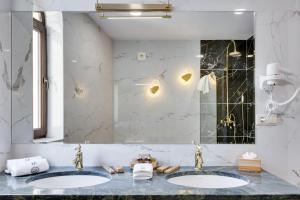 Ένα μπάνιο στο Mukhrantubani Boutique Hotel