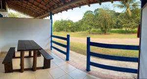 a wooden bench sitting next to a fence at Tijota Hotel Fazenda in Ipatinga