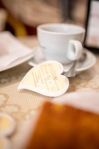 Coffee and tea making facilities at B&B il Divino