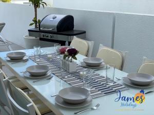 Zdjęcie z galerii obiektu Luxurious Villa Private Pool La Marina Urb LM3 w mieście San Fulgencio