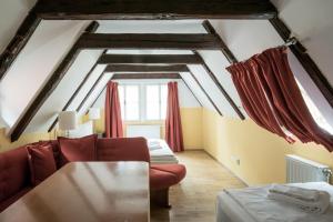 Postel nebo postele na pokoji v ubytování Charles Bridge Hostel & Apartments