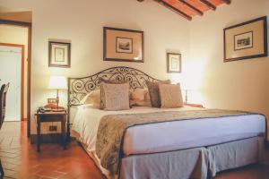 A bed or beds in a room at Capannelle Wine Resort