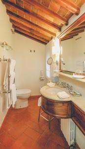 A bathroom at Capannelle Wine Resort