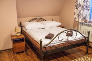 מיטה או מיטות בחדר ב-Pokoje Gościnne Skalne Podhale