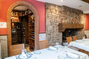 Restauracja lub miejsce do jedzenia w obiekcie Hostal Gran Duque