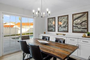 Bright & Modern Pool Home in Vegas!