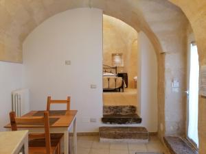 a room with a table and a bed in a room at La Teresina Holiday Homes in Matera
