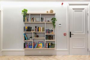 The library in Az apartmant
