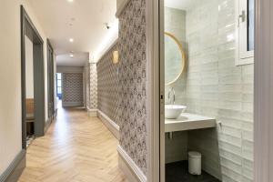 A bathroom at Weflating City Center