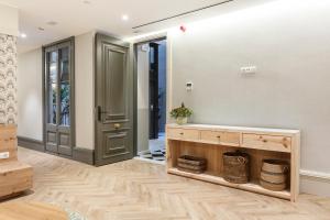 a home hallway with a door and a wooden floor at Weflating City Center in Barcelona